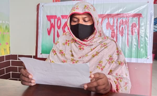রাজাপুরে মেয়ের মৃত্যুর কারন জানতে মায়ের সংবাদ সম্মেলন