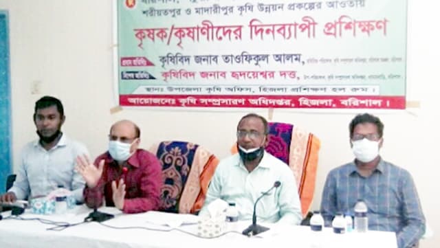 হিজলায় দিনব্যাপী কৃষক-কৃষাণী প্রশিক্ষণ অনুষ্ঠিত