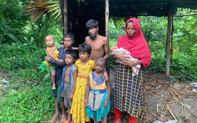 ঘরের অভাবে ৬ সন্তানকে নিয়ে দেবীদ্বারে মানবেতর জীবন কাটাচ্ছেন মামুন-নিলুফা দম্পতি