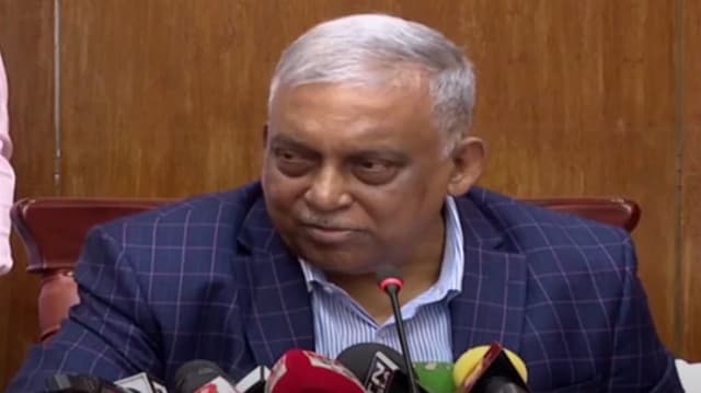 ধারণক্ষমতার দ্বিগুণ বন্দি রয়েছে দেশের কারাগারে : স্বরাষ্ট্রমন্ত্রী