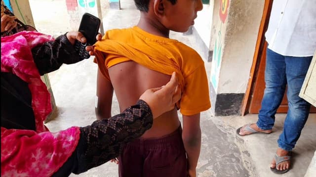 রাজাপুরে ৫ শিক্ষার্থীকে মধ্যযুগীয় কায়দায় মারধরের অভিযোগ