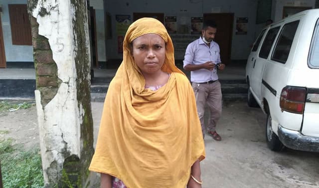 সরকারি ঘর দেয়ার কথা বলে টাকা আত্মসাৎ করলেন চেয়ারম্যান !