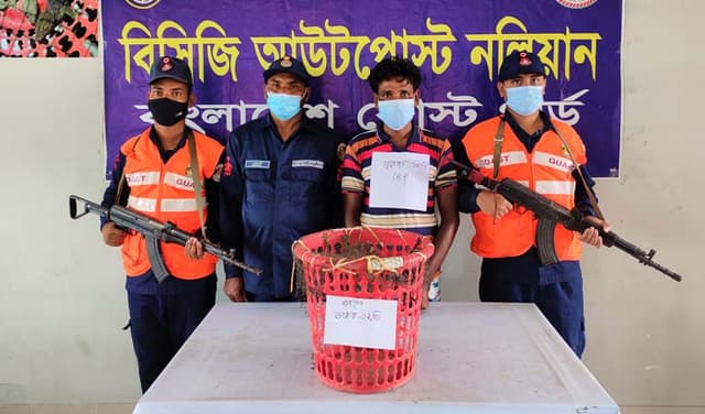 সুন্দরবনে বিরল প্রজাতির ২টি তক্ষকসহ শিকারি আটক