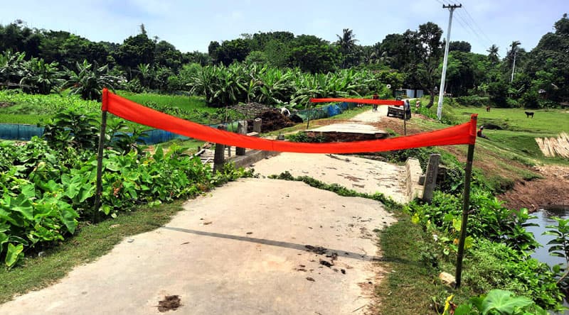 লাল ফ্লাগের সতর্কবার্তা নিয়ে চলাচল !