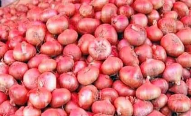 হিলি বন্দরে কমেছে পেঁয়াজের দাম