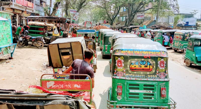 সরাইলে যানজটে অতিষ্ঠ পথচারীরা