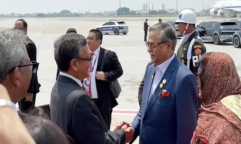 সিঙ্গাপুরে পৌঁছেছেন রাষ্ট্রপতি