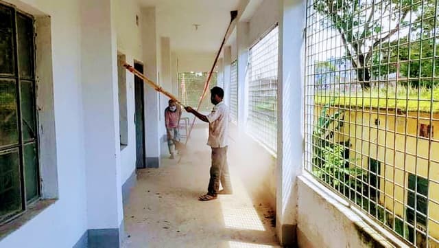 সরাইলে শিক্ষা প্রতিষ্ঠান  শিক্ষার্থীদের বরণে প্রস্তুত" চলছে শেষ প্রস্তুতি।