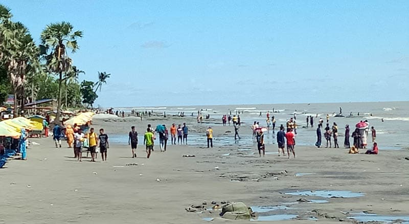কুয়াকাটা সৈকতে বেড়েছে ভাসমান পতিতা, বিড়ম্বনায় পর্যটকরা