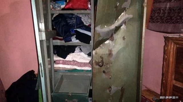 হাতীবান্ধায় ব্যবসায়ীর বাড়িতে ডাকাতি, আটক ৫