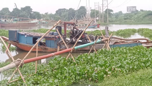 ইনিউজ৭১-এ খবর প্রকাশের পর সরাইলে ড্রেজার জব্দ