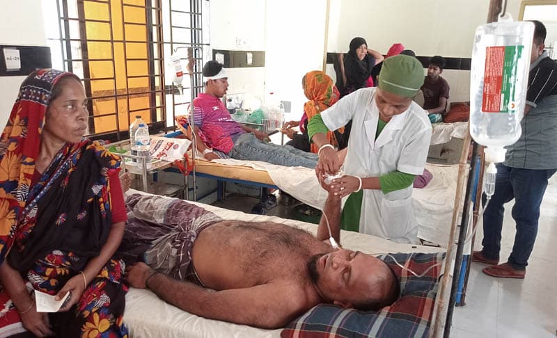 রুটি পড়া খাইয়ে হত্যার চেষ্টার অভিযোগ