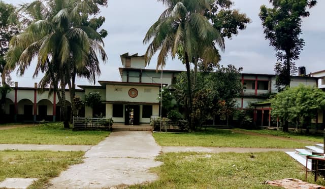 সরাইল অন্নদা প্রস্তুত শিক্ষার্থীদের বরণ করতে