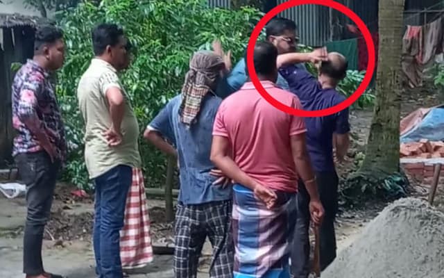 ইউপি চেয়ারম্যানের ডাকে সারা না দেওয়ায় মারধর; ভিডিও ভাইরাল