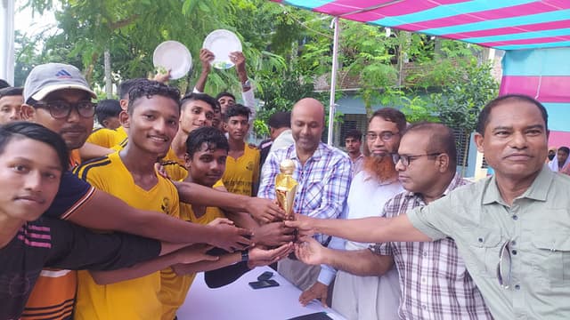 উপজেলা পর্যায়ে ফুটবল খেলায় চ্যাম্পিয়ন পাউশগাড়া স্কুল এন্ড কলেজ