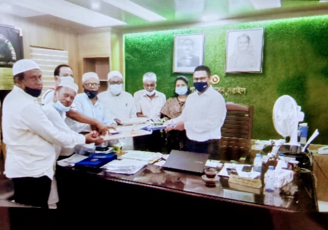 সরাইল উপজেলা ক্রীড়া সংস্থাকে ক্রিকেট খেলার সামগ্রী উপহার