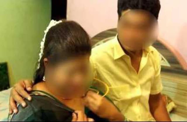 বিছানায় ঝড় তুলতে গিয়ে খাট ভেঙে হাসপাতালে ভর্তি দম্পতি!