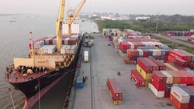 মোংলা বন্দরে পণ্য খালাস ব্যাহত,, বন্যপ্রাণী নিয়ে শঙ্কায় বনবিভাগ