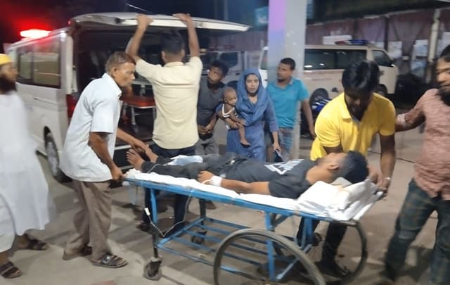 ঝালকাঠি সদর হাসপাতালের ও ফায়ার সার্ভিসের এ্যাম্বুলেন্স অচল, রোগীদের ভোগান্তি
