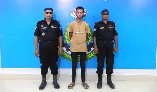 দূর্গাপুরে ৪৬৪ বোতল ফেন্সিডিল ও ৯৩০ পিচ ইয়াবাসহ মাদক কারবারি আটক