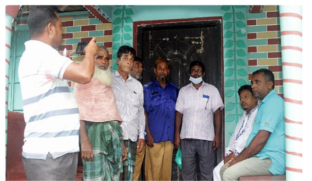 বৃদ্ধ মাকে গৃহবন্ধী করলো ছেলে, উদ্ধারে ব্যর্থ জনপ্রতিনিধি