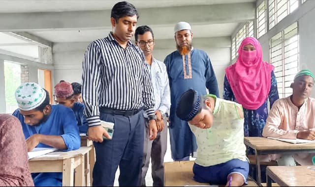 বাঁ পায়ে লিখে এসএসসি পরীক্ষায় অংশগ্রহণ