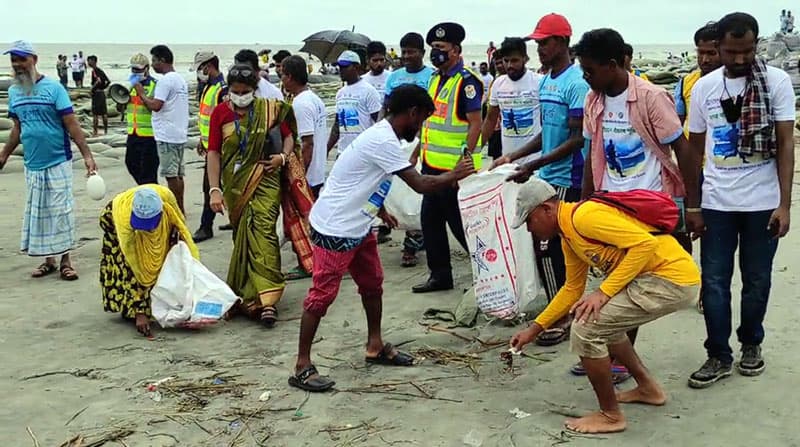 কুয়াকাটা সৈকতে পরিস্কার পরিচ্ছন্নতা ও ম্যারাথন দৌড়