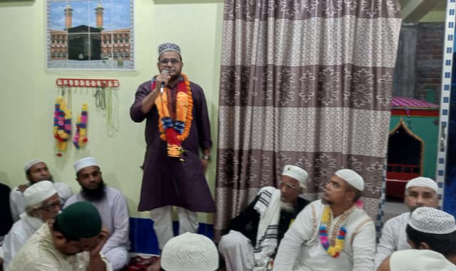 নবুগ্রাম ইমামবাড়ির উন্নয়নকাজে অর্থ সহায়তা দিলেন মোস্তফা মুন্সী