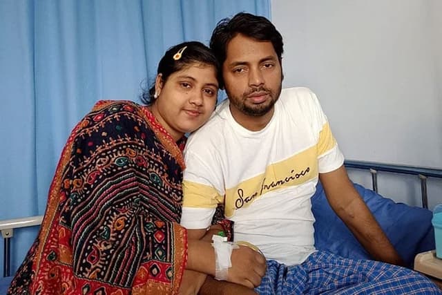 অসুস্থ স্বামীকে নিজের কিডনি দিয়ে যা বললেন স্ত্রী