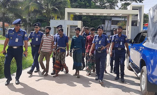 বরিশালে অস্ত্রসহ ৭ ডাকাত সদস্য গ্রেফতার
