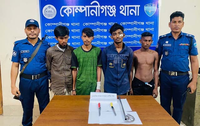 নোয়াখালীতে ডাকাত সন্দেহে গ্রেফতার ৪