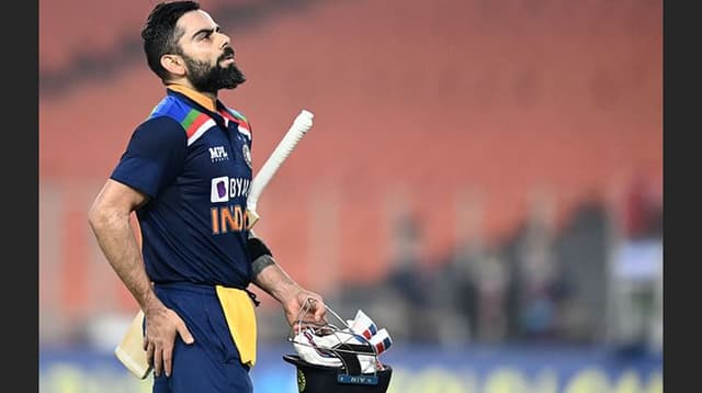 সুতায় ঝুলছে আইপিএলে কোহলির অধিনায়কত্ব