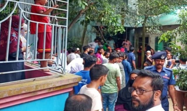 পরকীয়ায় বাধা, স্বামীকে বালতির পানিতে চুবিয়ে হত্যা!