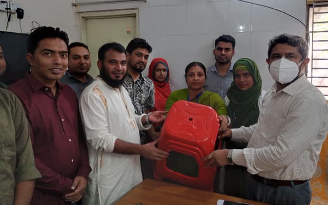 গোয়ালন্দ স্বাস্থ্য কমপ্লেক্সে প্রয়োজনীয় সরঞ্জাম উপহার দিলেন মোস্তফা মুন্সী