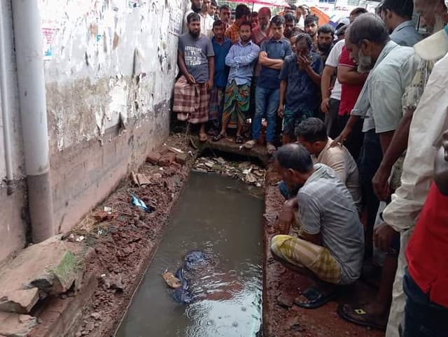 বরিশালে যুবলীগ নেতার ভাইয়ের মরদেহ ড্রেন থেকে উদ্ধার