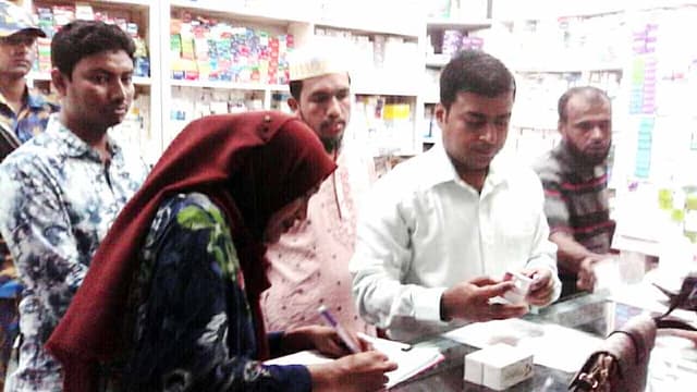 হিজলায় ভোক্তা অধিকারের অভিযানে ছয় ব্যবসা প্রতিষ্ঠানে জরিমানা