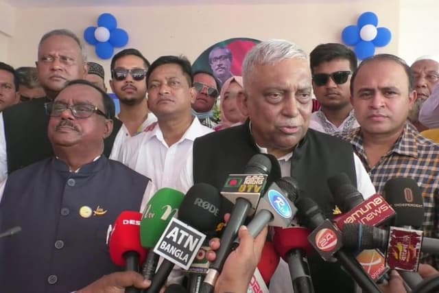 ভিসানীতি নিয়ে সরকার  উদ্বিগ্ন নয় : স্বরাষ্ট্রমন্ত্রী