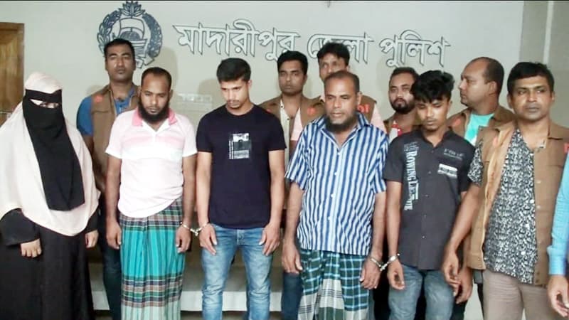 মাদারীপুরে ইজিবাইক চোরচক্রের পাঁচ সদস্য গ্রেপ্তার