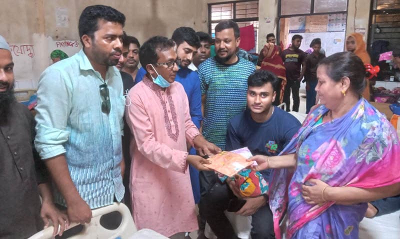 শেখ হাসিনার জন্মদিন উপলক্ষে ৭৭ নবজাতকের মাঝে নতুন পোশাক বিতরণ