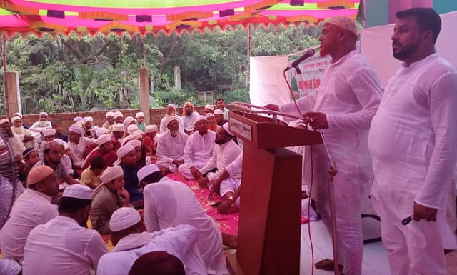 কুয়াকাটায় পবিত্র ঈদে মিলাদুন্নবী উপলক্ষে দোয়া ও আলোচনা সভা অনুষ্ঠিত