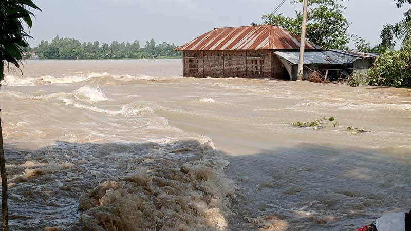 আত্রাই নদীর পানি অব্যাহত বৃদ্ধি, নতুন নতুন এলাকা প্লাবিত