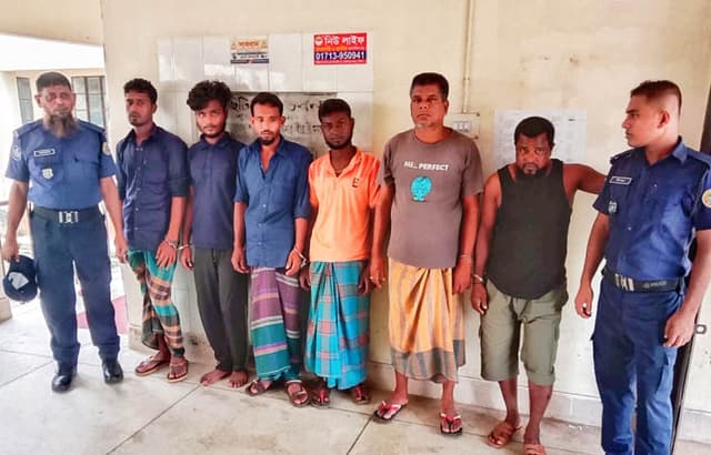 সুগন্ধা নদীতে অবৈধভাবে বালু উত্তোলনের দায়ে ৬ জনকে কারাদণ্ড