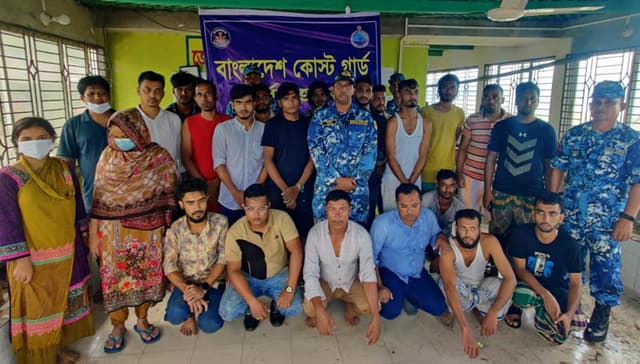 সেন্টমার্টিনে পর্যটকবাহী স্পীডবোট ডুবির ঘটনায় ২৩ জনকে জীবিত উদ্ধার