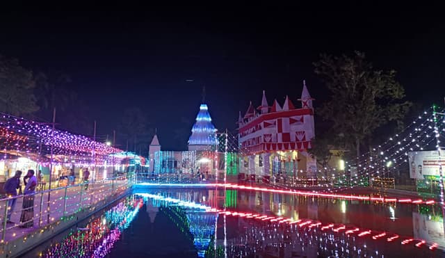 দুর্গাপূজায় আলোকিত ব‌রিশাল নগরী