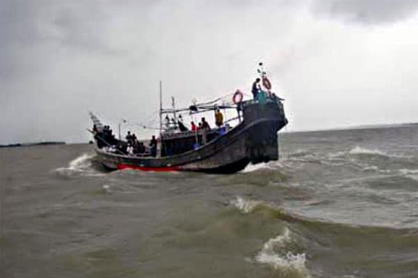 ৩২ জেলেসহ ২ ট্রলার ৬ দিন ধরে নিখোজ