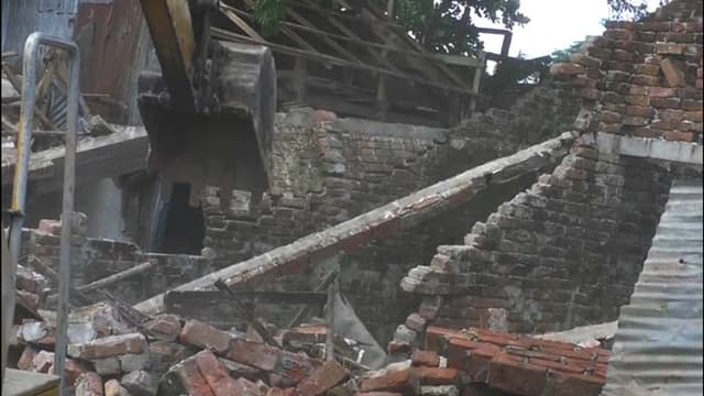 পটুয়াখালীতে শতাধিক অবৈধ স্থাপনা উচ্ছেদ
