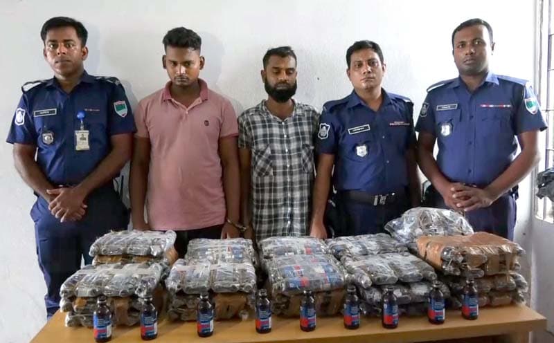 মহেশপুরে ভারতীয় ফেনসিডিলসহ দুই মাদক ব্যবসায়ী আটক