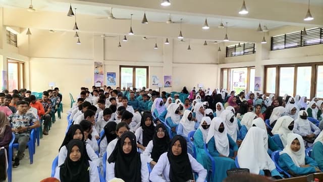 ভূরুঙ্গামারীতে শিক্ষার্থীদের মুক্তিযুদ্ধের বীরত্ব গাঁথা শোনালেন বীর মুক্তিযোদ্ধারা