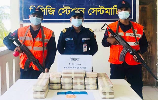 সেন্টমার্টিনে ভাসছে ১ লাখ ৭৫ হাজার ইয়াবা !