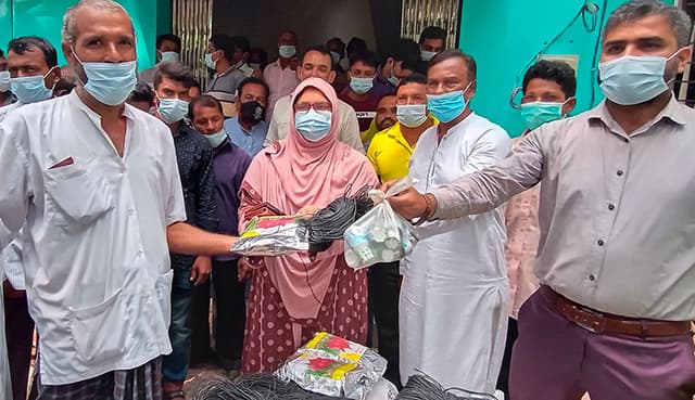 ঝিনাইদহে ক্ষুদ্র ও প্রান্তিক কৃষকদের মাঝে সার ও বীজ বিতরণ